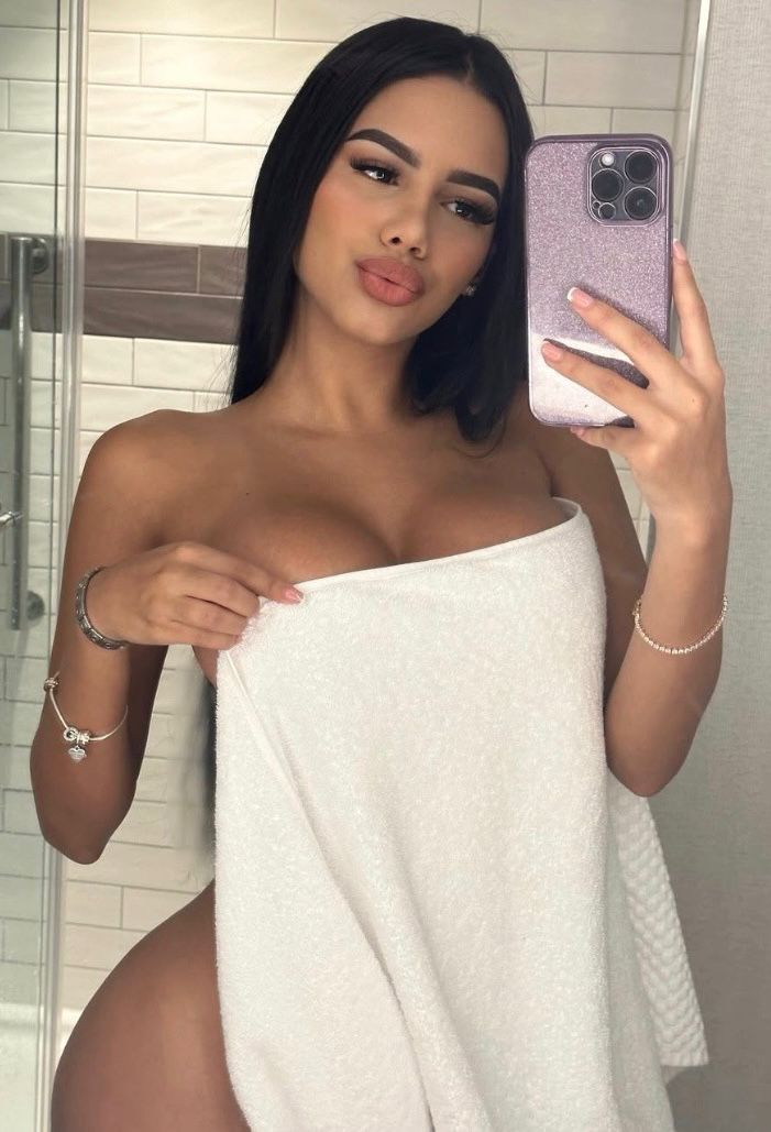 Escort - VALERIA - Ibiza Tops